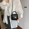 Bolsa de mão pequena feminina para o verão de 2026, nova bolsa de corrente com padrão de diamante, bolsa transversal estilosa e atraente, bolsa quadrada pequena para mulheres