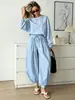 Conjunto Feminino de Duas Peças Estilo Europeu Outono 2026 Venda Quente Blusa de Cor Sólida com Gola Redonda e Manga Ampla e Calça Wide Leg