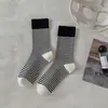 Calcetines de lana a rayas para mujer, calcetines cálidos de otoño e invierno hasta la mitad de la pantorrilla, calcetines largos versátiles retro sin costuras
