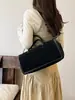 Moderna y de alta gama 2026 otoño/invierno gran capacidad moderna comercio electrónico transfronterizo transmisión en vivo bolsa Viento del Sur, bolso de hombro y bolso cruzado hechos de gamuza