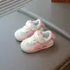 Primeros Zapatos para Caminar de Niños 2025 Verano Nuevo Estilo Niños y Niñas Tenis Casuales Moda Infantil Transpirables Moda Malla Zapatos
