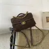 Mochila de Moda Popular Estilo Coreano para Mujer Otoño e Invierno 2025 Nueva Mochila Pequeña Casual Simple Acolchada Bolso con Cadena