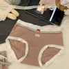 Ropa interior para mujer A240, 10A, seda de morera, refuerzo antibacteriano, ribete de encaje ondulado, moño rojo pequeño, tiro medio, bragas de triángulo para niñas