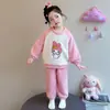 Pijama feminino para outono e inverno, fleece de coral, espessado e forrado, novo modelo 2025, conjunto de roupa caseira de flanela para crianças