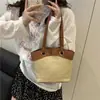 Bolsa de Tecido Casual de Grande Capacidade para Mulheres Verão 2026 Bolsa de Palha Bolsa de Praia para Férias na Costa Bolsa de Ombro Versátil para Roupas de Trabalho