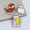 Búho Animal de Dibujos Animados Pato Amarillo Pequeño Broche Lindo Decoración de Letras Creativas Accesorios para Mochila Insignia de Metal