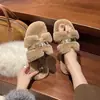 Moda Otoño/Invierno 2026 Hebilla de Cinturón Elegante y Sencilla Pantuflas Peludas de Moda para Mujer, Zapatos de Algodón Casuales con Suela Gruesa y Punta Abierta para Uso en Exteriores