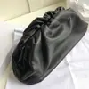 Venta Directa del Nuevo Bolso Nube Am Ahige, Bolso de Hombro Tipo Dumpling para Mujer de Piel de Vaca Suave