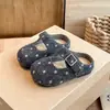 Pantuflas Infantiles Para Usar al Aire Libre 2026 Nuevas Pantuflas de Algodón Otoñales Puntos Zapatos de Lana tipo Birkenstock Punta Cerrada Medias Pantuflas Pantuflas Peludas para Niñas
