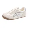 Zapatillas blancas de mujer para aumentar la altura, nuevas de verano 2026, versátiles, para estudiantes, deportivas, casuales, zapatos de mujer