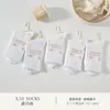 Série Xin Shiyu Outono e Inverno Novo Estilo Meia de Algodão Espessa All-In-One de Cano Médio, Meias Lisas de Ponto Duplo Perfumadas, Modernas e Versáteis