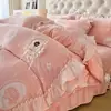 Estilo Princesa Francesa Juego de Cuatro Piezas de Leche Fleece Doble Cara Invierno Franela Coral Fleece Funda de Edredón Sábana Gruesa Faldón de Cama Ropa de Cama