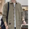 Camisa de pana retro estilo Hong Kong para hombre, casual, manga larga, juvenil, multibolsillos, chaqueta cárdigan de trabajo, top