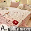 2026 Nuevo Otoño/Invierno Calidez Engrosada Clase A Leche Polar Estampado Acolchado Falda de Cama Juego de Tres Piezas para Hogar Dormitorio Polar