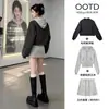 Chamarra de béisbol para mujer, colección de otoño, corte de hombro regular, estilo corto, sudadera gris, diseño chic coreano, muy elegante, perfecta para un atuendo completo