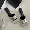 Mules femininas de bico quadrado, com salto único e aberto, de toque sofisticado, adequadas para uso externo, sandálias estilosas de salto alto