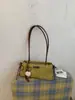 Bolso de hombro retro de nicho estilo francés para mujer, nuevo bolso de mano de alta calidad para el día a día, bolso versátil para llevar debajo del brazo