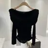 Elegante y único camiseta de manga larga con hombros descubiertos para mujer, nuevo estilo coreano otoño 2026, top elegante y sexy de un solo hombro