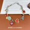 Collar gargantilla con colgante de fresa multicolor rojo y azul estilo dulce y fresco, estilo chica hot de nicho con diseño único cadena para la clavícula