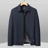 Chaqueta ejecutiva de color liso con solapa para hombres de mediana edad y mayores 2026 primavera y otoño nuevo abrigo casual de negocios para papás