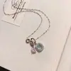 Collar con colgante cuadrado de circón ultra brillante de moda, lujo ligero con un toque de alta gama, cadena para la clavícula de diseño de nicho exquisito