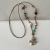 Colar Pingente Cavalo de Balanço Esculpido em Madeira Inspirado em Design para Mulheres, Corrente para Suéter Choker Versátil da Moda Tendência de Luxo Leve Vintage