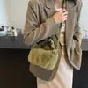 Bolso Peludo Retro para Mujer Otoño e Invierno 2025 Nuevo Bolso de Mano Peludo de Nicho Bolso Cruzado de Peluche Terciopelo Tendencia