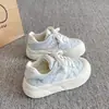Versátiles Zapatos de Pan de Nicho para Combinar con Faldas, Nuevos Zapatos Blancos de Suela Gruesa para Mujer 2026, Tenis Casuales de Verano para Mujer