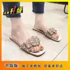 Chinelos Planos Versáteis com Strass para Uso Externo para Gestantes Tira Única Verão 2026 Novos Chinelos Super Quentes de Celebridade da Internet para Mulheres Usarem Fora