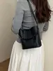 Bolsa de ombro tipo saco de tecido grande capacidade com design exclusivo para mulheres, nova moda primavera 2026, bolsa de ombro versátil