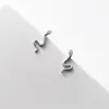 Nuevos aretes de línea compactos con forma de serpiente de moda, con temperamento de personalidad de diamante, aretes de serpiente pequeña, joyería para la oreja de viento frío simple