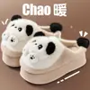 Chinelos de Algodão Panda Vermelho para Mulheres, Novidade Outono/Inverno 2026 Fofos para Interior de Casa Antiderrapantes Quentes de Pelúcia Chinelos Pós-parto