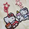 Llavero de píxeles de Kitty Guayaba acrílico caricatura estudiante lindo colgante de mochila decoración de bolso regalo para mejores amigos