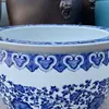 Tanque cerámico grande de Jingdezhen con patrón de flor de loto azul y blanco, tanque pintado a mano con carpas koi, tanque para pintura y caligrafía de carpas koi, adecuado para sala de estar, patio y uso en exteriores