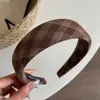 Diadema de Tela a Cuadros Retro con Calavera Alta y Cabeza de Esponja para Mujer, la Calavera Alta Hace que la Cara Parezca Más Pequeña, Pinza para el Cabello, Accesorios para el Cabello Simples y Versátiles