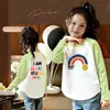 Camiseta Base para Niñas Estilo Coreano Nueva de Primavera y Otoño con Dobladillo Curvo, Camiseta de Manga Larga Color Bloque para Niños Mayores, Top de Moda Ajustado