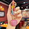 Llavero Creativo y de Moda con Bloques de Color y Cuentas, Totalmente Cubierto de Pedrería, Diseño de Fresa 3D, Lindo y Dulce, Accesorio de Alto Valor para Bolsos de Niñas