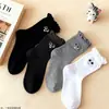 Calcetines a media pantorrilla 2025 Otoño e Invierno Rayados Absorbentes de Sudor Calcetines para Mujer Lindos de Dibujos Animados Ojos Grandes Estilo Japonés Gris Encaje Lindo