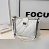 Bolsa de Ombro Acolchoada Grande Capacidade para Viagens Transfronteiriças para Mulheres, Nova Moda 2026 Simples Estilo Chanel Bolsa de Ombro Transversal