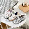Tênis de Treino Infantil 2026 Sapatos Respiráveis Verão Novo Estilo Moda Masculina Solado Macio Malha Feminina Esportivos Casuais
