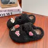 Pantuflas de algodón con suela gruesa de oso de dibujos animados para mujer, nuevos zapatos cálidos de pelo para el hogar de invierno 2026, zapatos de pelo estilo coreano
