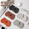 Nueva bolsa de almacenamiento portátil para gafas de sol para hombres y mujeres, moderna funda protectora para gafas de sol, funda sencilla de cuero PU.