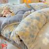 Novedad 2025 Estilo Pequeño Fresco Agradable a la Piel y Cómodo Set de Cuatro Piezas Estampado de Piel de Conejo para Hogar Dormitorio Cama Sábanas de Cama y Funda de Edredón Set de Tres Piezas