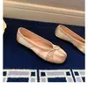 Zapatos de tacón grueso de corte bajo estilo mismo que el pie de cerdo de Mamá Uva para mujer, bailarinas de moda de corte bajo y tacón grueso, zapatos planos de corte bajo plisados y con punta dividida para mujer
