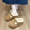 Chinelos estilo Birkenstock de sola grossa, forrados com fleece, com capas de pelúcia para os dedos dos pés, novas botas de neve de inverno femininas com forro de fleece para aquecimento, estilo meia-chinelo