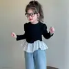 Camiseta feminina longa e estilosa estilo coreano com acabamento em renda, nova coleção outono 2026, top da moda para meninas, adequada para primavera e outono