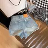Shorts de mezclilla rotos de cintura alta para mujer, verano 2026 finos holgados adelgazantes rotos de pierna ancha línea A hot pants