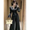 Conjunto de Tricô 2025 Estilo Simples Jovem Maduro para Mulheres, Conjunto Elegante de Duas Peças com Decote V para Outono, Ajuste na Cintura Emagrecimento, Tamanho Plus