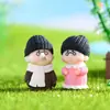 Joias de micro paisagem de musgo roupas de inverno avô avó e filho boneca velha combinação montagem DIY ornamentos