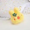 Versión coreana de broche de conejo de peluche suave y lindo, nueva y linda cadena colgante DIY, pines de otoño e invierno, accesorios de decoración de bolso de moda Ins